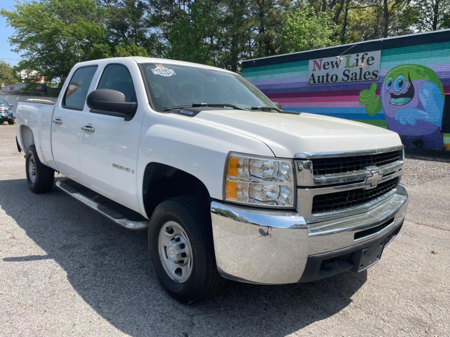 2008 WHITE CHEVROLET SILVERADO 2500H WORK TRUCK (1GCHK23KX8F) with an 6.0L engine, Automatic transmission, located at 5103 Dorchester Rd., Charleston, SC, 29418-5607, (843) 767-1122, 36.245171, -115.228050 - Well Maintained, Local Trade-in with CD/AUX/AM/FM, Cold Cold A/C, Easy-clean Vinyl Floor, Keyless Entry, Tow Package, Clean CarFax (no accidents reported!), Certified One Owner!! 171k miles Located at New Life Auto Sales! 2023 WINNER for Post & Courier's Charleston's Choice Pre-owned Car Dealer AND - Photo#0